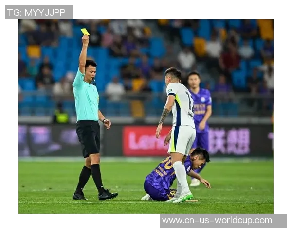 足球裁判李海新：执法赛场的公正守护者与职业生涯的精彩瞬间